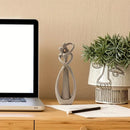 Estatueta Afetiva de Casal Abraçados